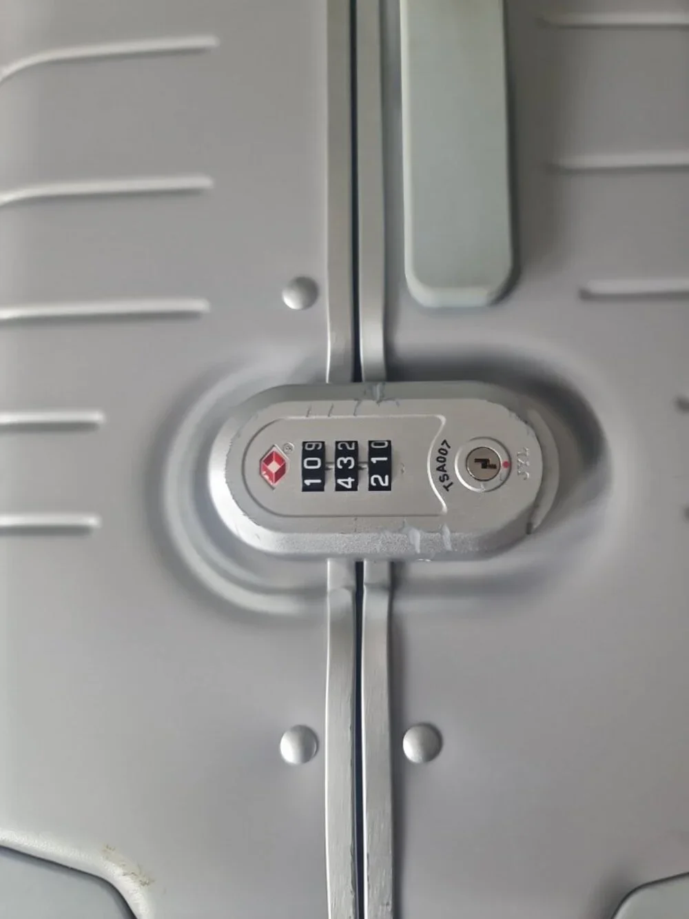 MONOS HYBRID 21” Carry-On Luggage Silver